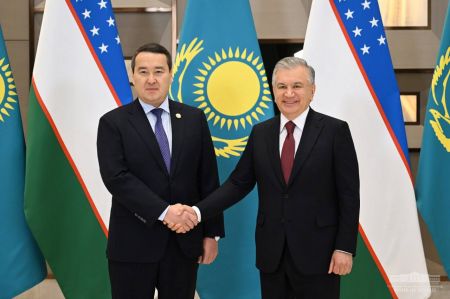 Президент Узбекистана отметил важность наращивания практического сотрудничества с Казахстаном