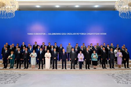 Mustaqillik bayrami arafasida fidoyi vatandoshlarimiz yuksak davlat mukofotlari bilan taqdirlandi