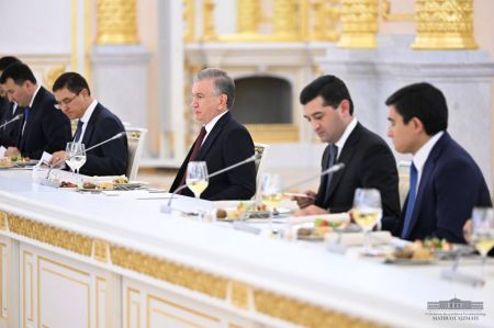 Uzbek and Russian Delegations Hold Talks in an Expanded Format