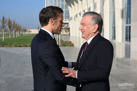 Франция Президентини тантанали кутиб олиш маросими бўлди