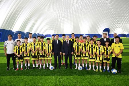 Prezidentimiz “Neftchi” bolalar futbol akademiyasiga tashrif buyurdi
