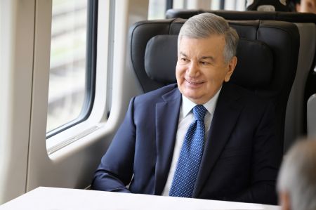 Президент прибыл в Нарпай на новом поезде