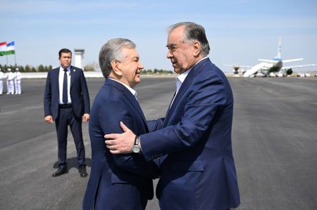 Президенты Узбекистана и Таджикистана прибыли в Бухару