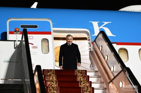 Ўзбекистон Президенти Санкт-Петербургга келди
