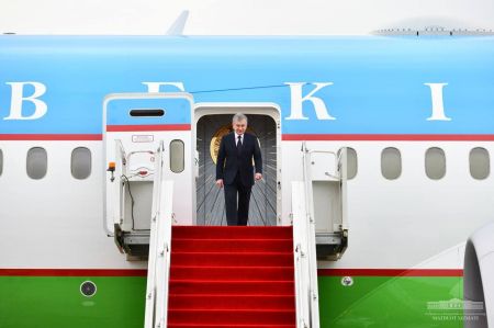 Shavkat Mirziyoyev Islomobodga keldi