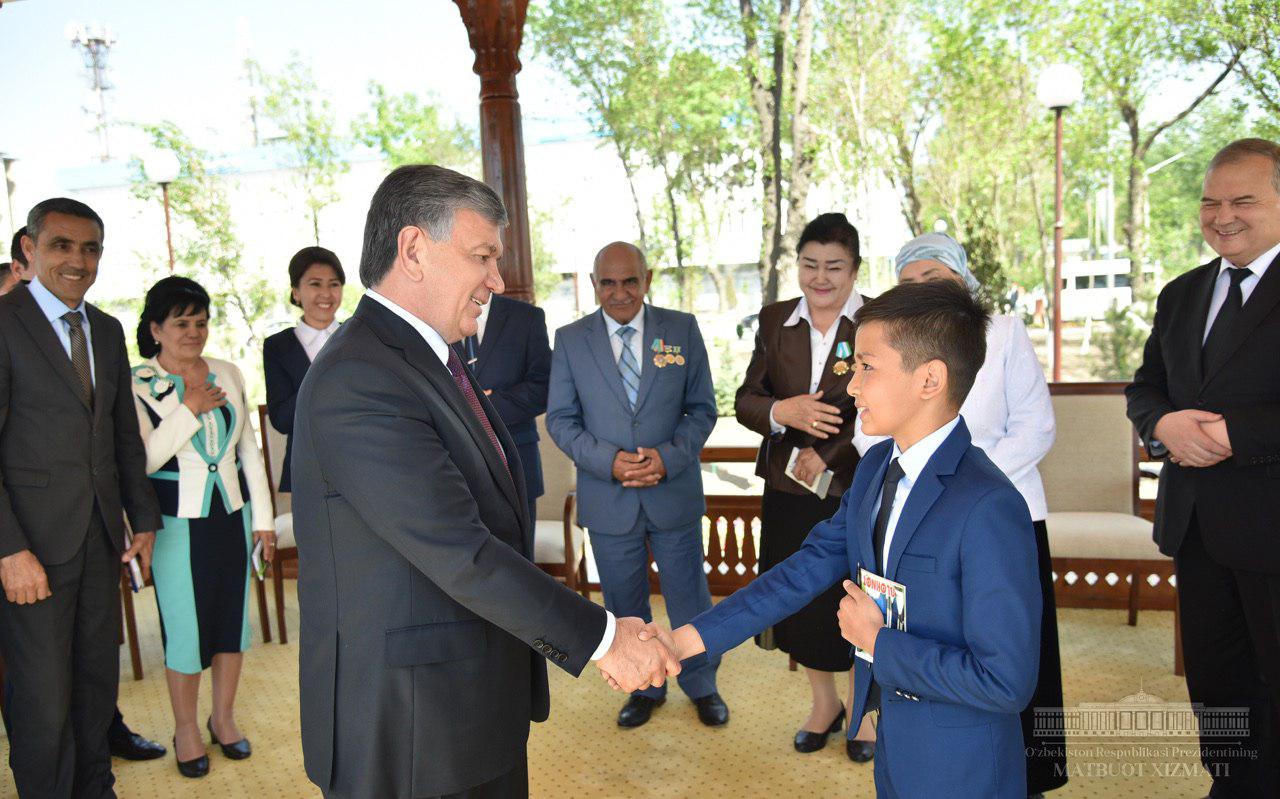 Ijodkorlar bilan samimiy muloqot Ijodkorlar bilan samimiy muloqot