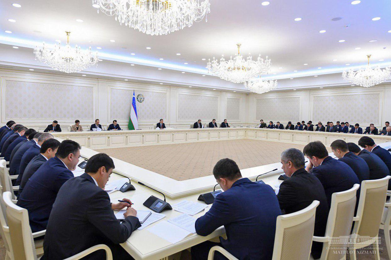 Iqtisodiyot tarmoqlari va hududlarda eksport hajmlarini oshirish vazifalari belgilab berildi Iqtisodiyot tarmoqlari va hududlarda eksport hajmlarini oshirish vazifalari belgilab berildi
