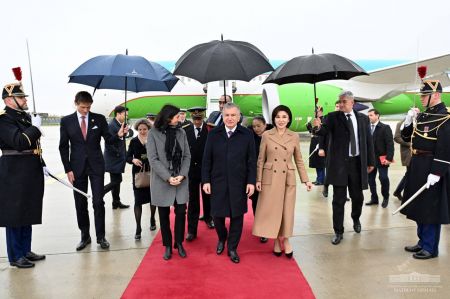 President of Uzbekistan arrives in France President of Uzbekistan arrives in France