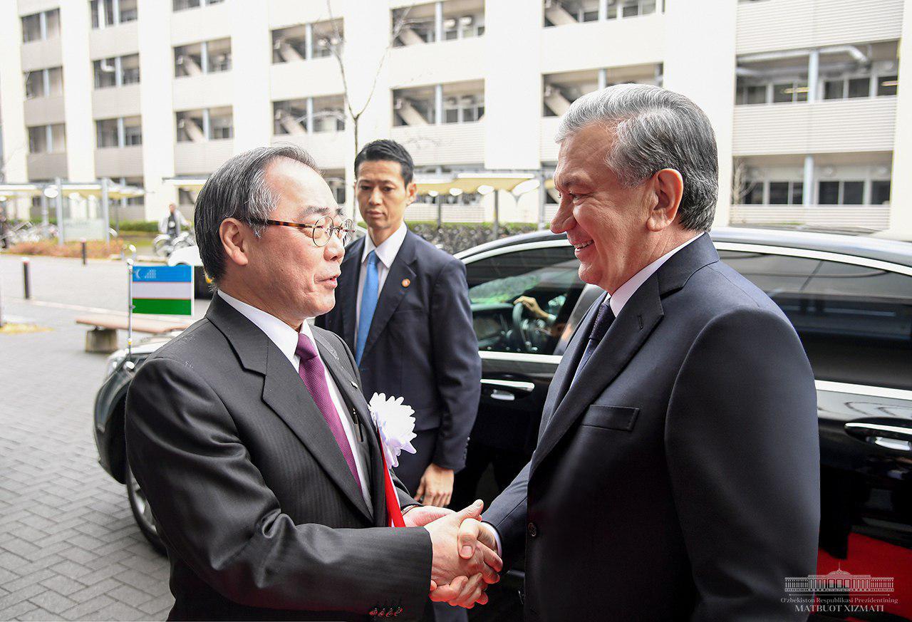 Президент Узбекистана посетил Университет Нагои