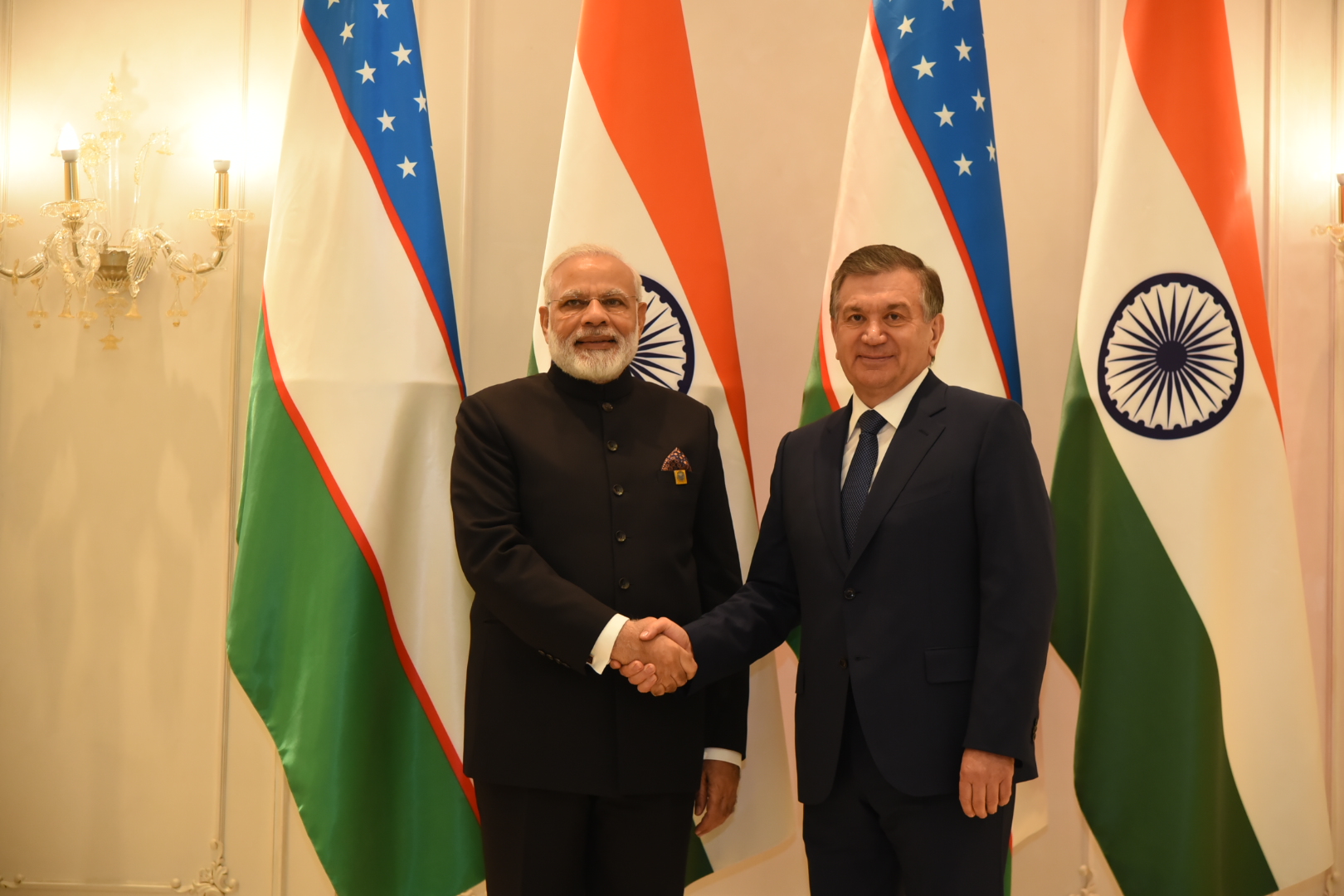 Prezident Shavkat Mirziyoyev ShHTning Ostona sammiti doirasida Hindiston Respublikasi Bosh vaziri Narendra Modi bilan uchrashdi