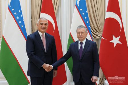 Президент Узбекистана с удовлетворением отметил динамично развивающиеся культурно-гуманитарные связи с Турцией