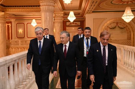 Саммит олдидан концерт бўлиб ўтди Саммит олдидан концерт бўлиб ўтди