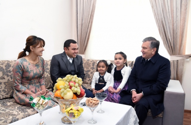 Shavkat Mirziyoyev examined new houses in Sergeli district