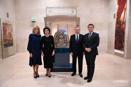 Президенты Узбекистана и Франции открыли в Лувре выставку «Сокровища оазисов Узбекистана. На пересечении караванных путей»