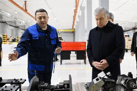 Prezident Shavkat Mirziyoyev harbiy texnikalar ishlab chiqarish quvvatlari bilan tanishdi