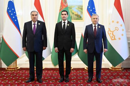 Uzbek President Attends Ashgabat Summit Uzbek President Attends Ashgabat Summit