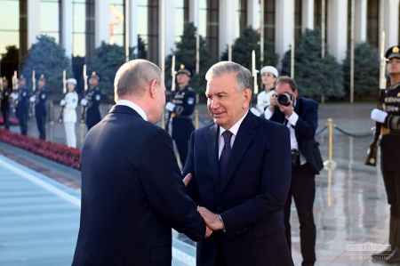 Uzbek President Sees off Russian President Uzbek President Sees off Russian President