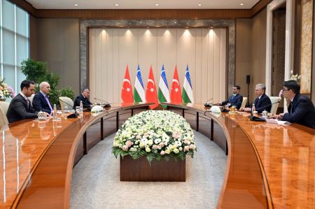 Президент Узбекистана с особым удовлетворением отметил динамичное развитие межпарламентских связей с Турцией