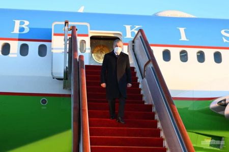 Shavkat Mirziyoyev Arrives in Beijing Shavkat Mirziyoyev Arrives in Beijing