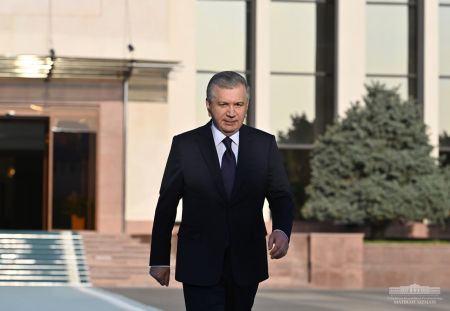 Президент Узбекистана отбыл на неформальный саммит СНГ