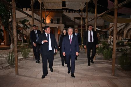 Prezidentimiz Ibn Sinoning bolaligi haqidagi film suratga olinayotgan maydonni koʻzdan kechirdi