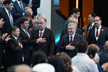 Oʻzbekiston va Tojikiston Prezidentlari sanʼat ustalarining qoʻshma konsertida ishtirok etdilar