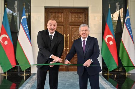 Президенты торжественно открыли новое здание посольства Узбекистана в Азербайджане