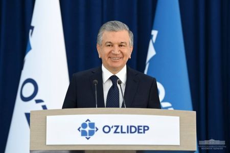 Shavkat Mirziyoyev Bo‘zatovda qoraqalpog‘istonlik saylovchilar bilan uchrashdi