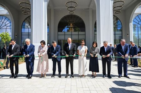 Главы государств Центральной Азии и Азербайджана приняли участие в открытии отеля «Баку»