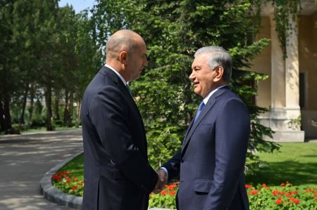 Болгария Президентини тантанали кутиб олиш маросими бўлди