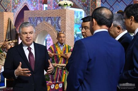 Президент туризм кўргазмаси билан танишди Президент туризм кўргазмаси билан танишди
