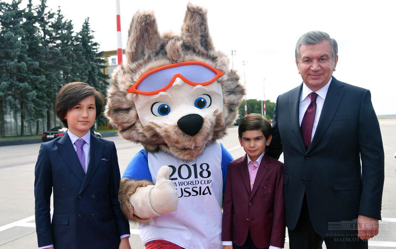 President Shavkat Mirziyoyev arrives in Moscow