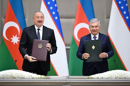 Ўзбекистон ва Озарбайжон Президентлари тарихий ҳужжат – Абадий дўстлик тўғрисидаги шартномани имзоладилар