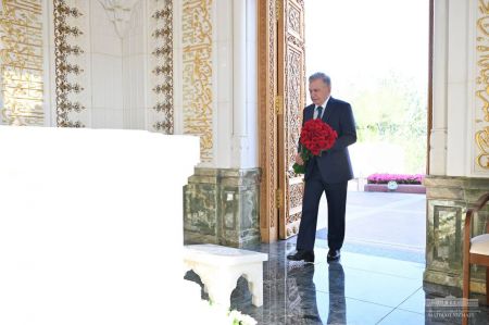Honoring First President’s Memory Honoring First President’s Memory