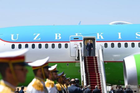 Ўзбекистон Президенти Эронга келди Ўзбекистон Президенти Эронга келди