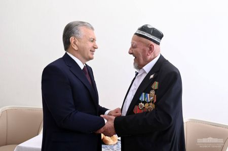 Shavkat Mirziyoyev urush faxriylarini ziyorat qildi