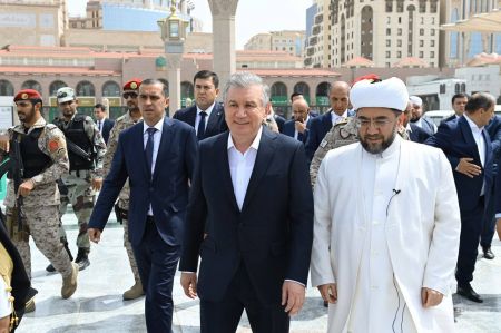 Shavkat Mirziyoyev payg‘ambarimiz qabrini ziyorat qildi