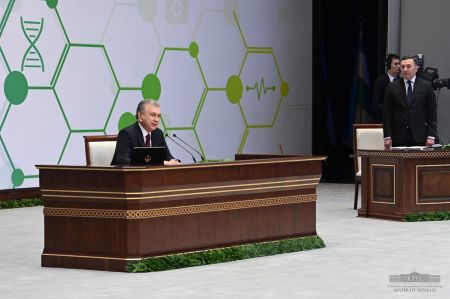 President Holds Meeting with Healthcare Professionals