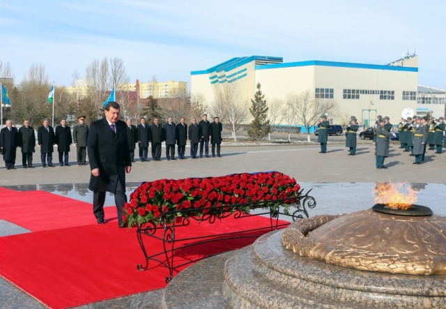 President Shavkat Mirziyoyev laid flowers at the Motherland defenders monument in Astana