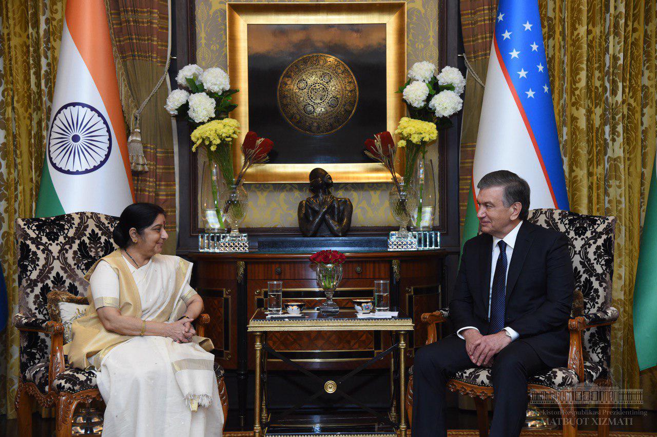 President receives External Affairs Minister of the Republic of India