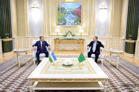 Президент Узбекистана встретился с Национальным лидером туркменского народа