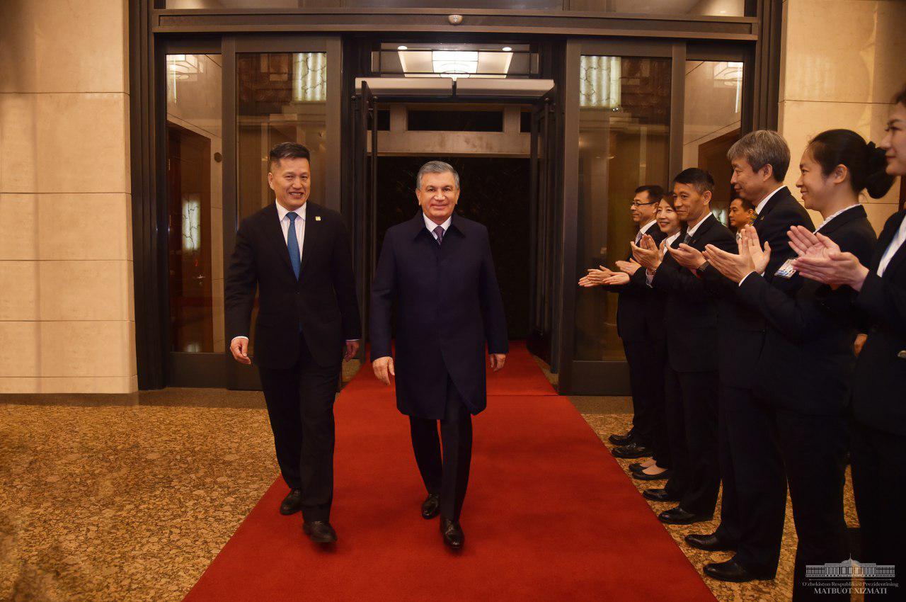 Shavkat Mirziyoyev arrives in Beijing