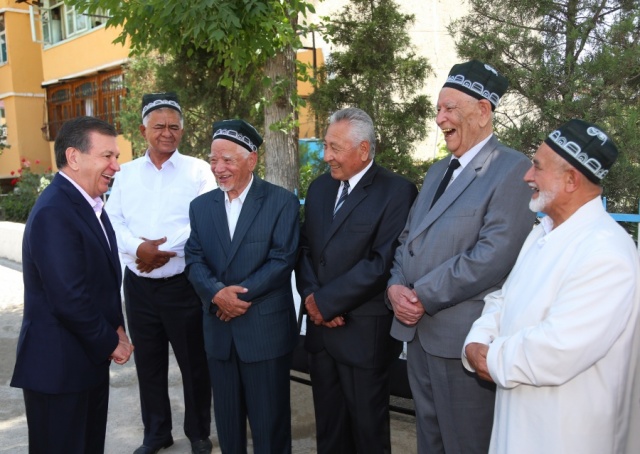 Prezident Andijon shahridagi “Yoyilma” mahalla fuqarolar yig‘iniga tashrif buyurdi