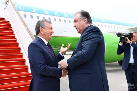Davlatimiz rahbari Xo‘jand shahriga keldi Davlatimiz rahbari Xo‘jand shahriga keldi