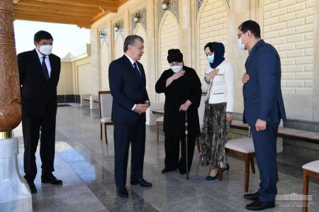 Musa Yerniyazov maqbarasi ziyorat qilindi Musa Yerniyazov maqbarasi ziyorat qilindi