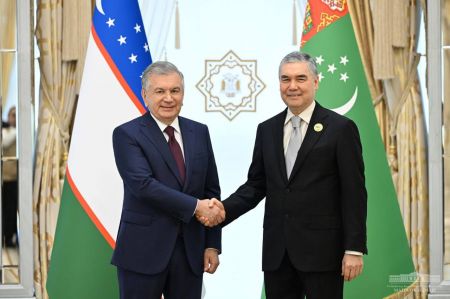 President of Uzbekistan Arrives in Ashgabat