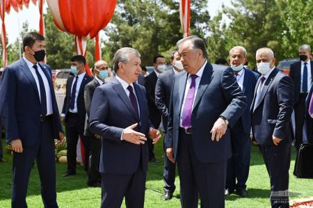 Главы государств ознакомились с выставкой сельхозпродукции Таджикистана