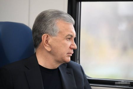 Тошкентдан Хўжакентга янги электропоезд йўлга қўйилди