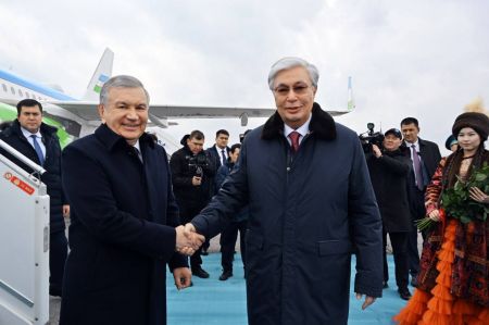 Президент Узбекистана прибыл в Алматы Президент Узбекистана прибыл в Алматы