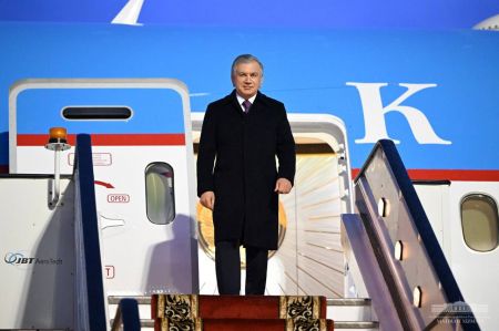 Uzbek President Arrives in St. Petersburg Uzbek President Arrives in St. Petersburg